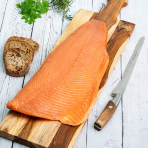 Filet entier de saumon fumé sur peau NON tranché